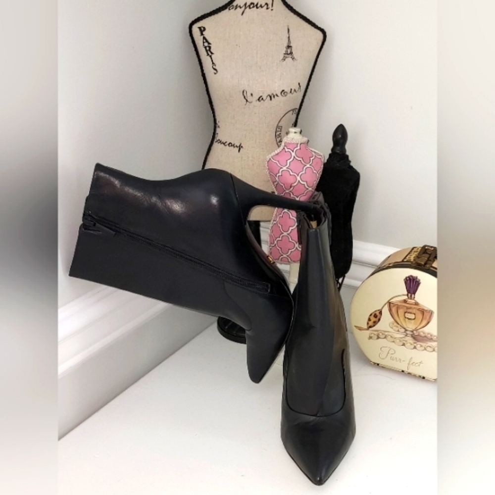 Pour la Victoire Black Stiletto Buckle Ankle Strap NWOB